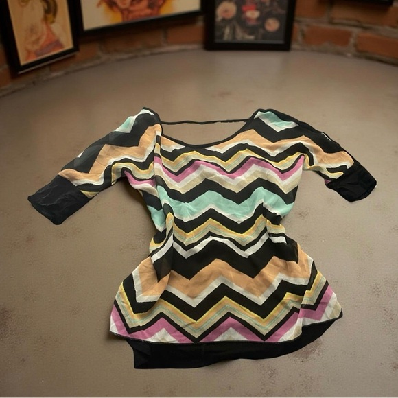 2/$25 Y2K Shear Chevron Patterned Sheath Top Lightweight Wideband Arms Waist - Picture 1 of 8